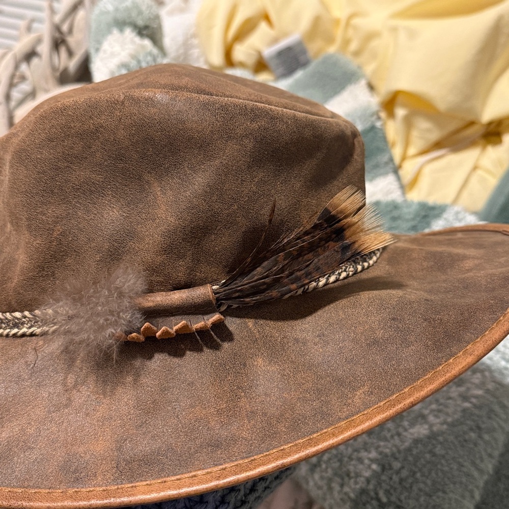 Overland Leather Hat with Feather Accent - Picture 3 of 5